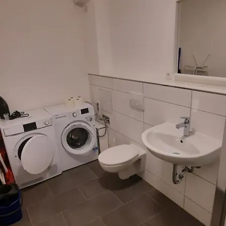 Apartment Moderne 2-zimmer-wohnung Mit Balkon - Ideal Fuer 4 Gaeste