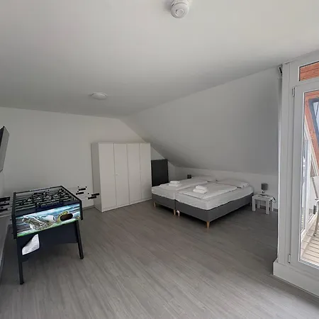 Moderne 2-zimmer-wohnung Mit Balkon - Ideal Fuer 4 Gaeste *